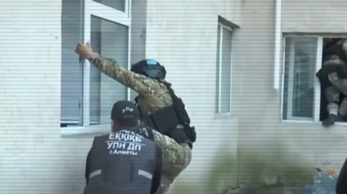 скрин с видео МВД РК