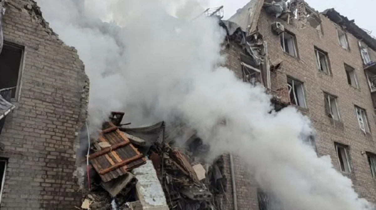 Украина: Кривой Рогта тұрғын үйге ресейлік зымыран түсіп, үш бала мерт болған