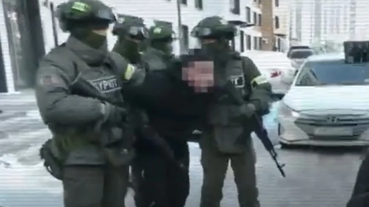 скрин с видео Polisia.kz