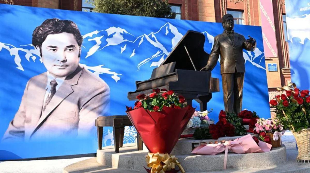 Алматыда Ермек Серкебаевтың ескерткіші ашылды