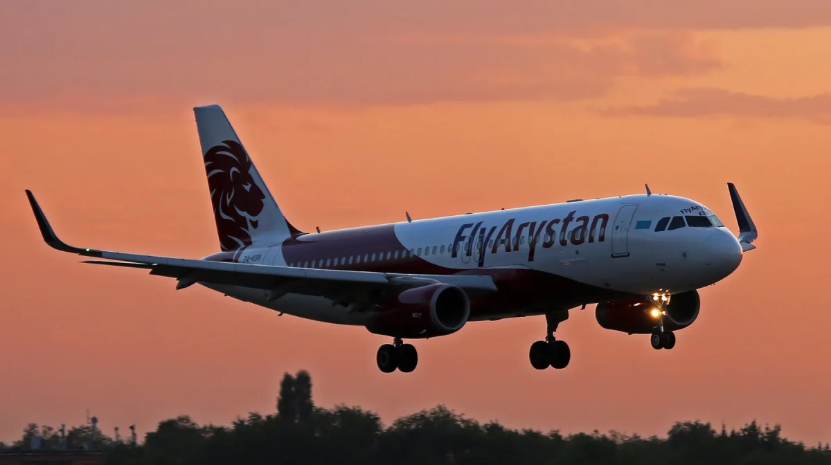 Fly Arystan ұшағы Орал әуежайында құстармен соқтығысқан