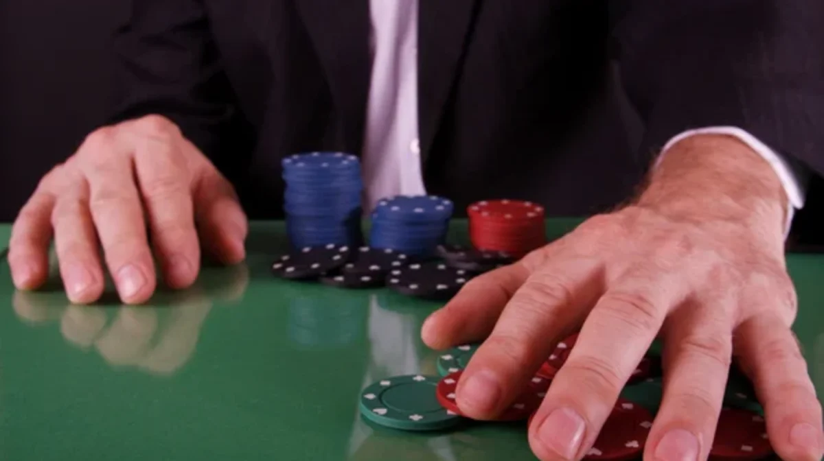 Бірнеше мемлекеттік қызметкер құмар ойынға салынғаны үшін жұмыстан қуылды