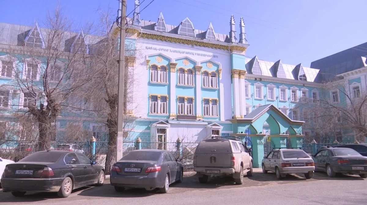 Ақтөбеде жекеменшік университет бір күнде 350 студентті еш ескертусіз оқудан қуып жіберген