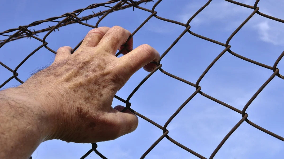 Обвиняемый в изнасиловании сбежал из зала суда в Алматинской области