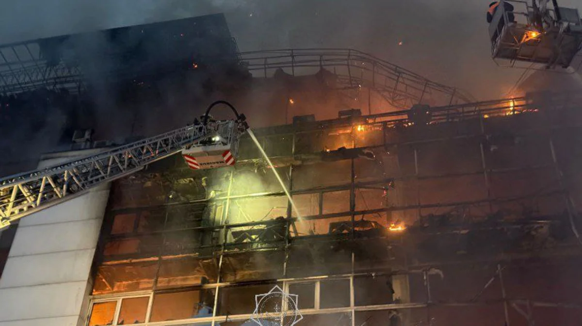 Алматыда 6 қабатты ғимарат өртенді