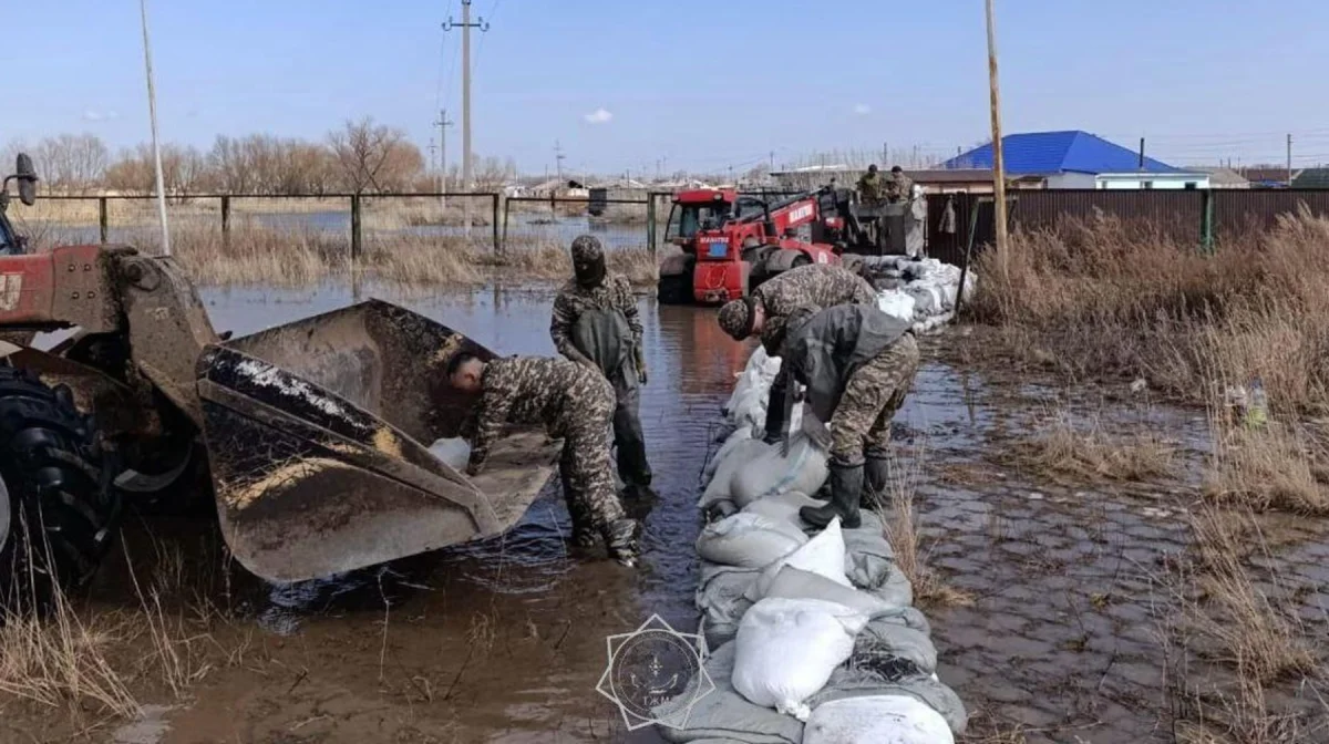 Размыло дороги: без транспортного сообщения сидят сельчане