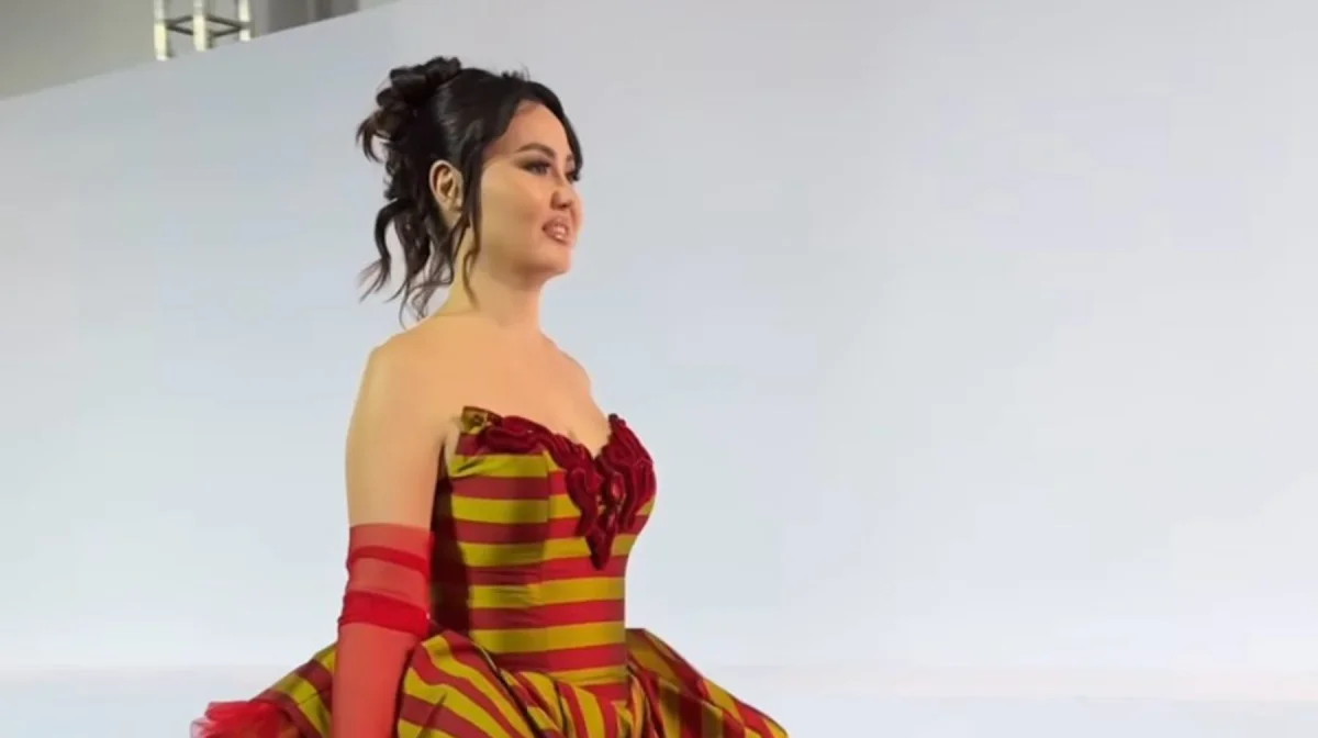 Болат Назарбаевтың әйелі подиумға шығып, сән көрсетті