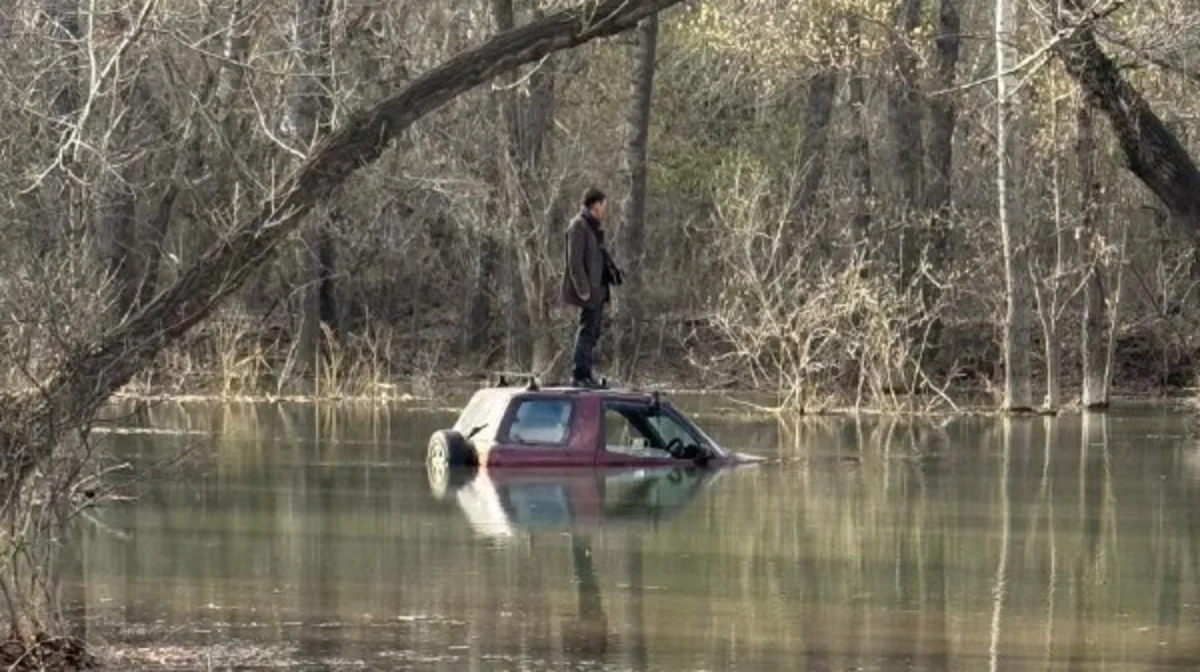 Семейде ер адам көлігімен Ертіске бата жаздаған