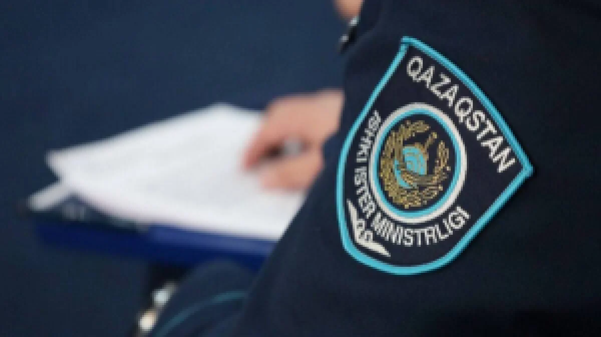 Жасөспірім қызды құтқаруға барған полицейді әкесі пышақпен жарақаттады