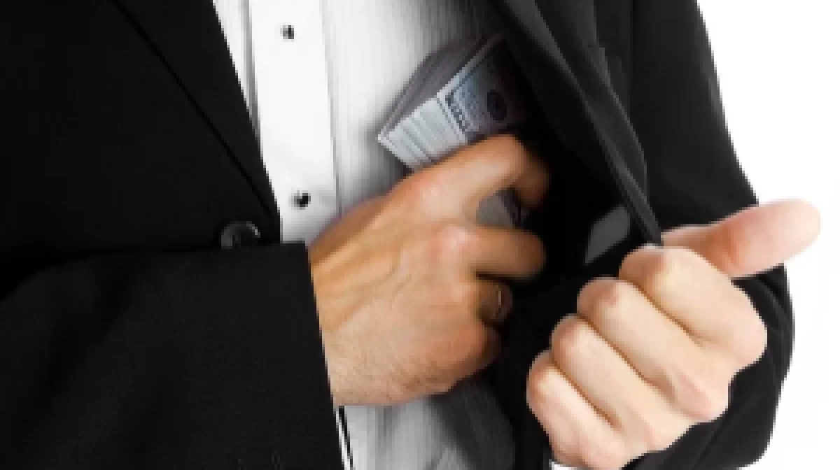 Көкшетауда шенеунік сыбайластарымен бірге жағажай салуға бөлінген қаржыны жымқырған