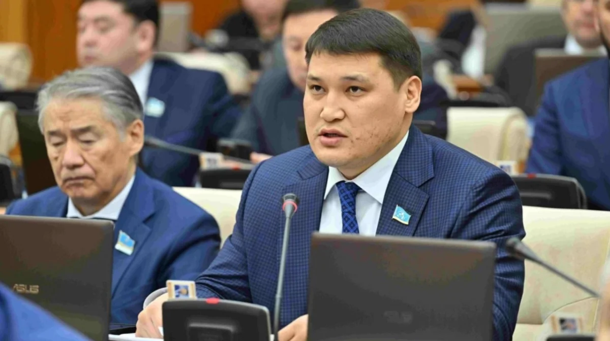 «Өзі тұрып, жүре алады»: Министр Руслан Берденовтың қазіргі жағдайын айтты