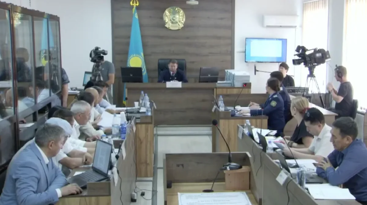 «Төбелесуге мәжбүр болдым»: Шерзат өліміне қатысты тағы бір айыпталушы жауап беріп жатыр