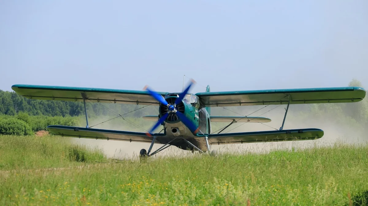 На юге Казахстана спасли экипаж самолёта после экстренной посадки