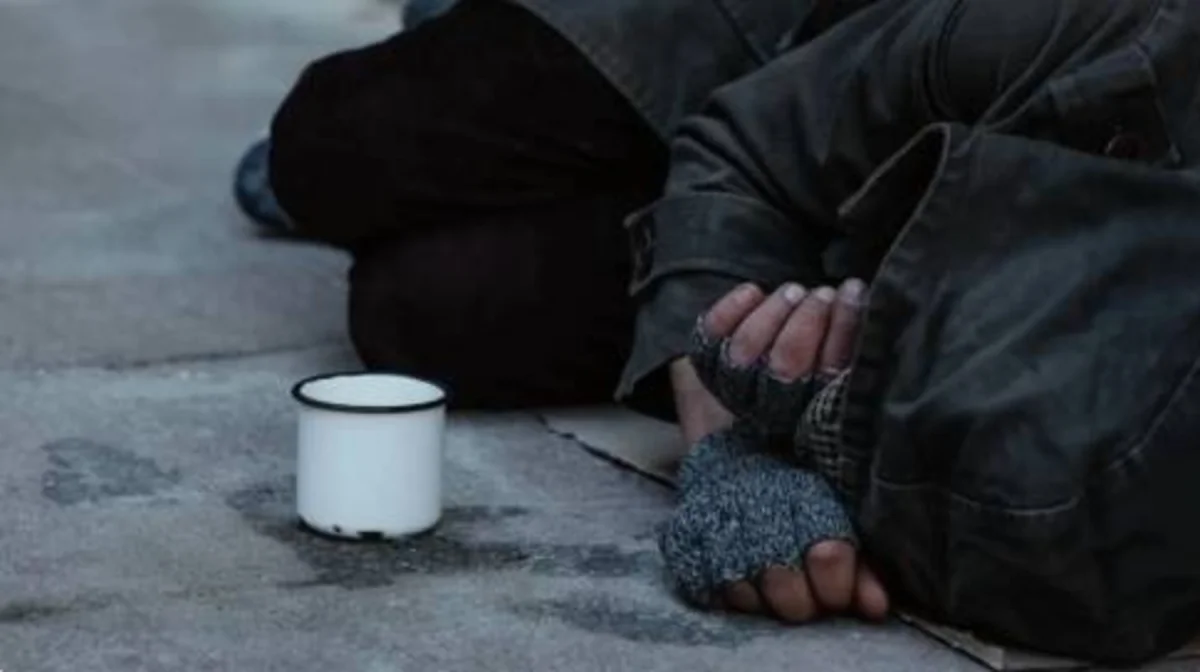 Қарағандыда мүгедекті 10 жыл бойы қайыр сұрауға мәжбүрлеген қылмыстық топ мүшелері сотталды