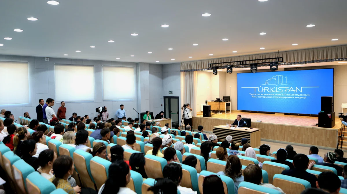 Түркістан: қала әкімі мен тұрғындардың кездесуінде 20 өзекті мәселе көтерілді