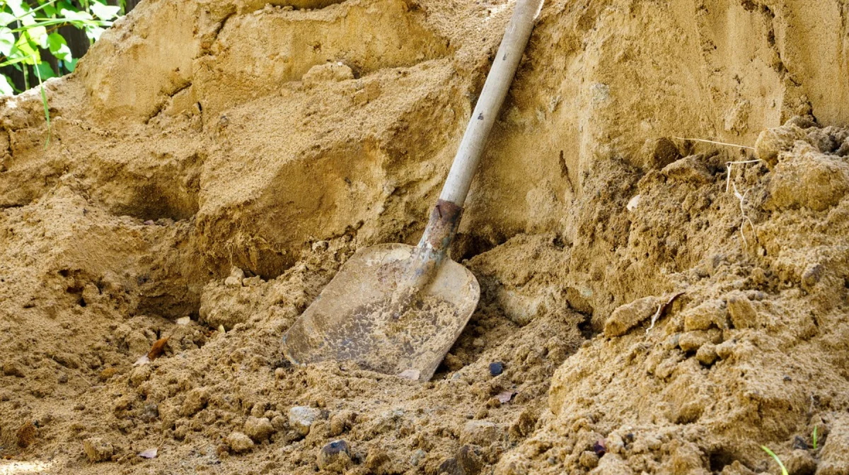 Вместо школы — пыль: в Костанае разбираются, куда ушли 1,2 млрд тенге