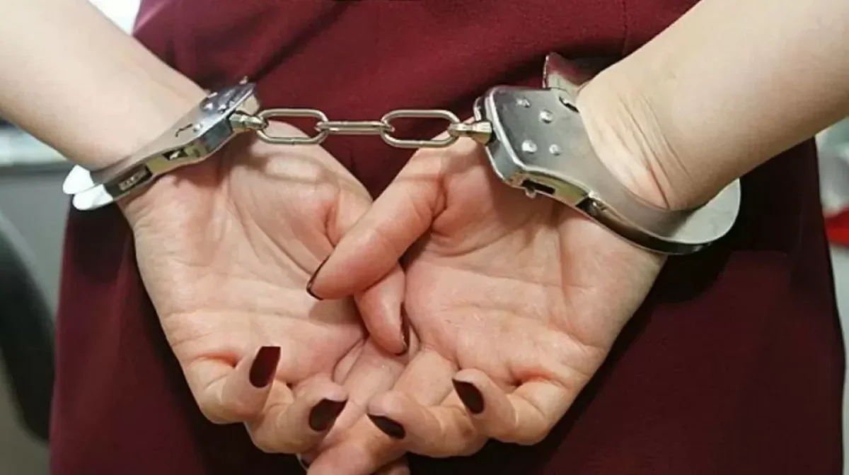 Ақтөбеде екі баласын тұншықтырып өлтірген декреттегі мұғалімге қатысты сот басталды