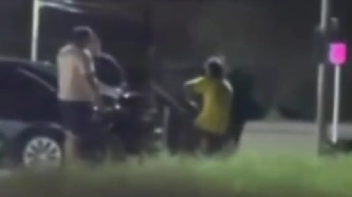 БҚО-да ер адам моторлы арамен адамдарға шабуылдады