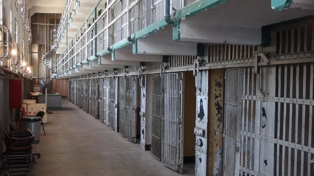 Преступная группа внутри тюрьмы: заключённые терроризировали сокамерников в Абайской области