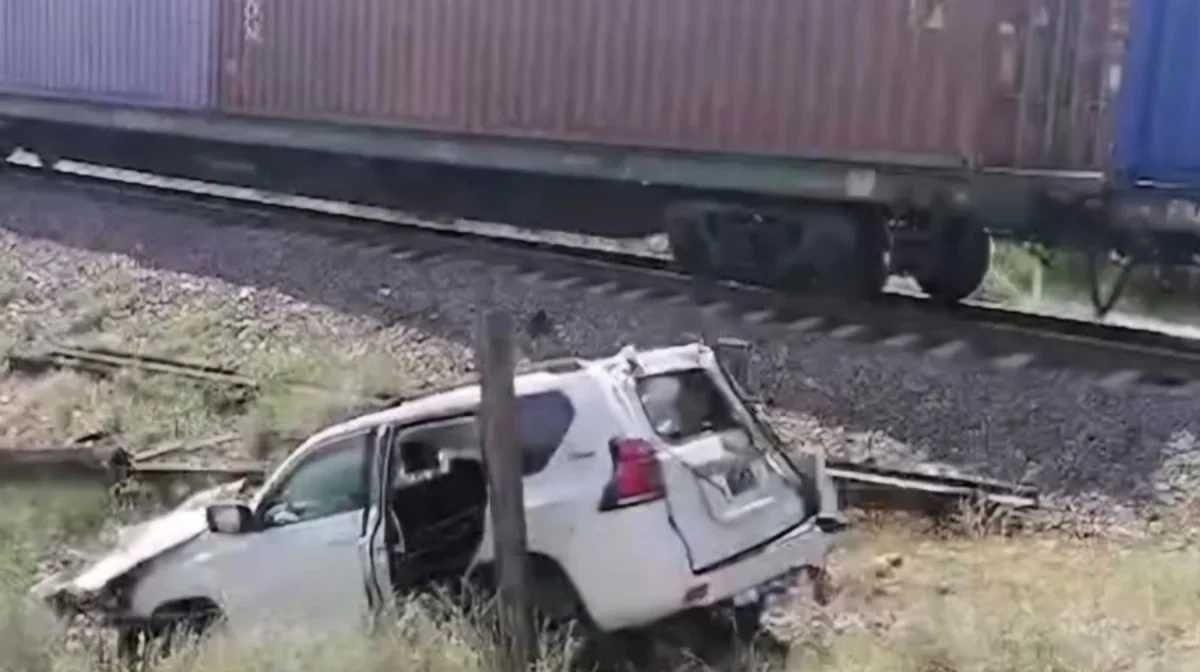 Алматы облысында жүк пойызы мен жеңіл көлік соқтығысты