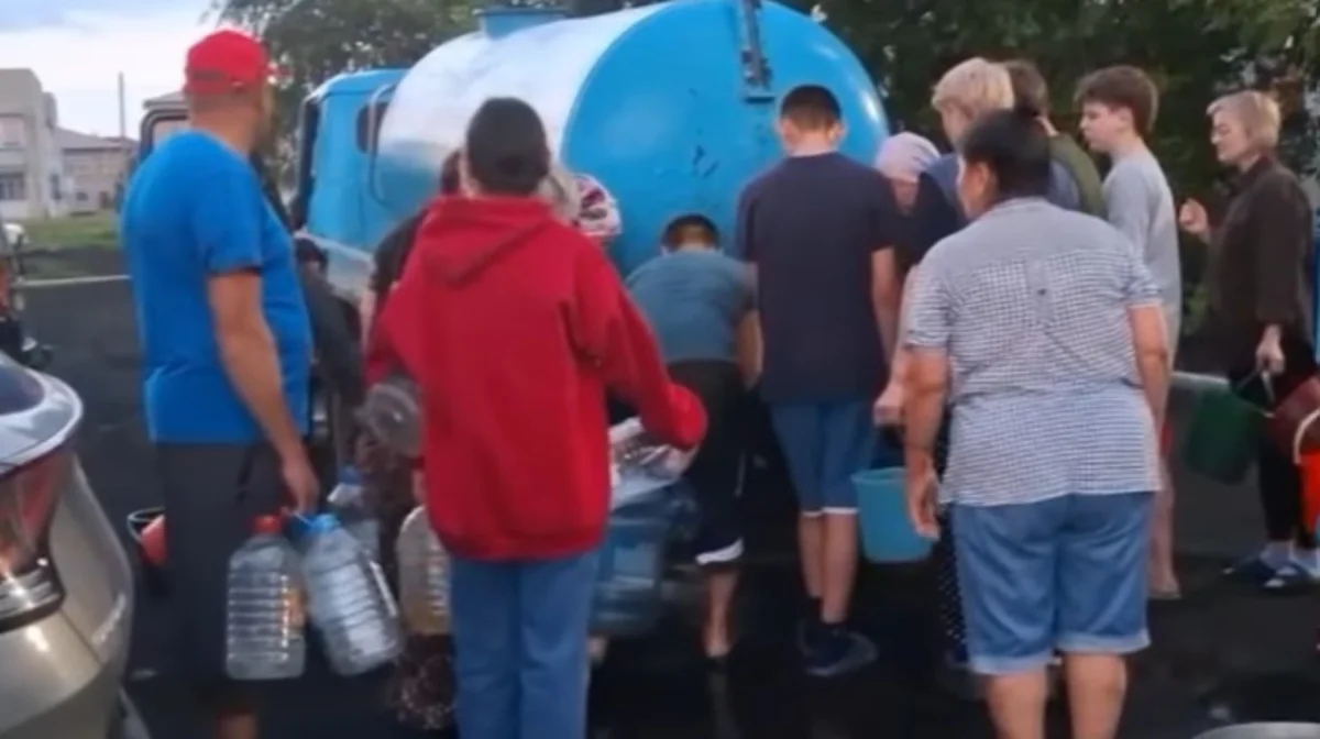 Коммунальный кризис в Саумалколе: 10 тысяч человек сидели без воды в жару (ВИДЕО)