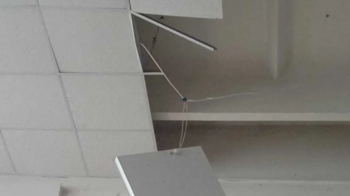 В школе Петропавловска во время вручения аттестатов обрушился потолок