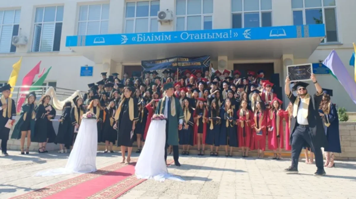 Ақтаулық түлектер салтанатты кештен бас тартып, аутизмі бар балаларға көмектесті