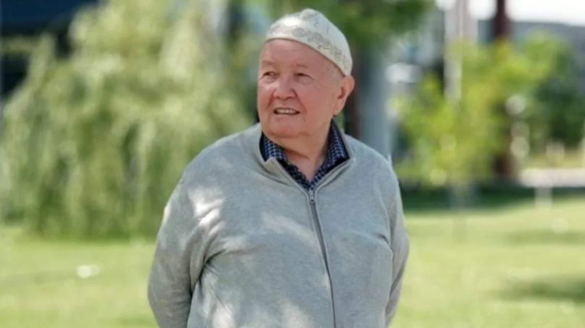 Белгілі профессор алаяқтарға алданып, үйінен айырылып қалғалы тұр