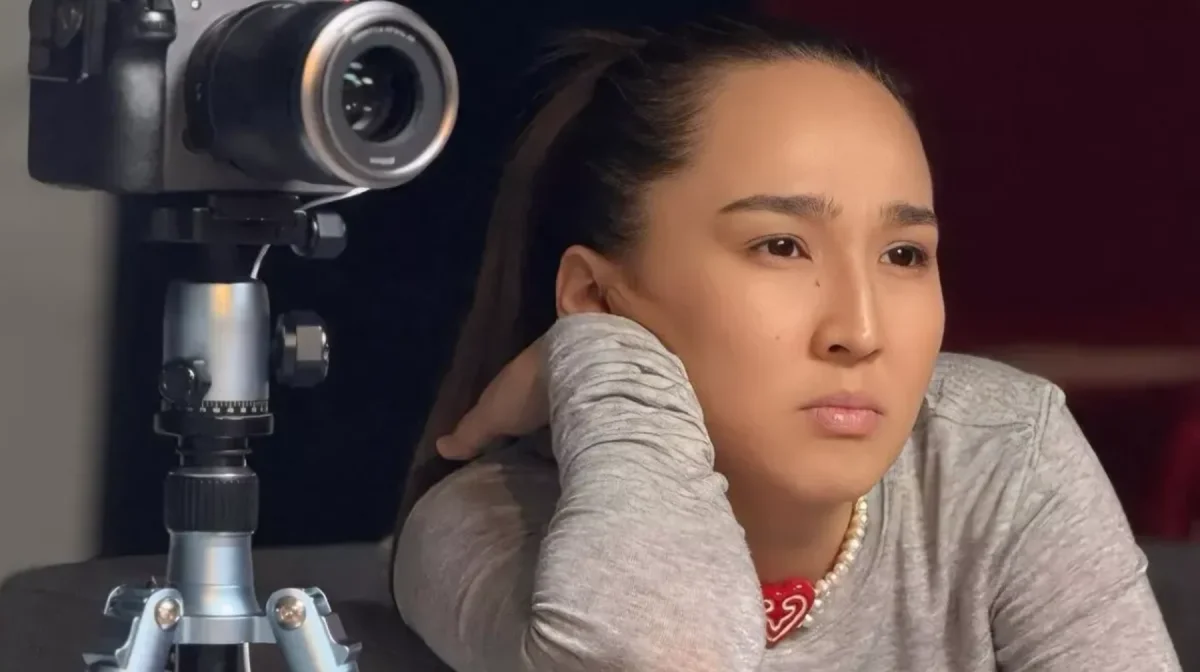 «Ауылдағы әкем де ренжіді»: «Абай мен Ділдә неткен бөлме» деген блогер халықтан кешірім сұрады