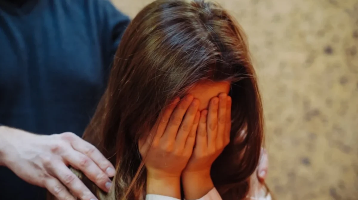 «Мойнынан сүйіп, кеудесін ұстаған»: Астанада қаскөй 12 жасар қыз бала мен 2 жасар сіңлісіне тиіскен