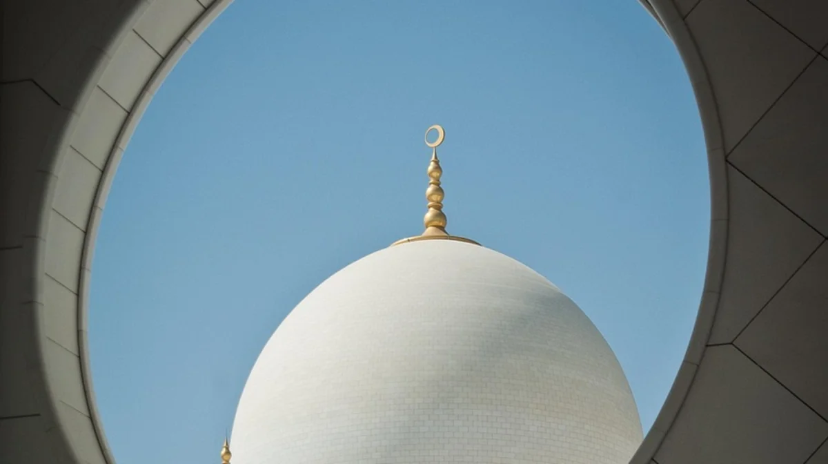 В Актобе мужчину арестовали за приставание к девушке в мечети