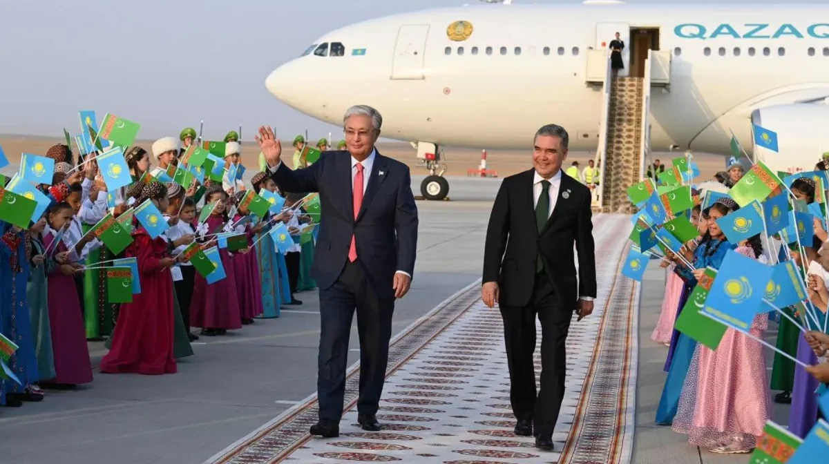 Тоқаев Түрікменстанға барды