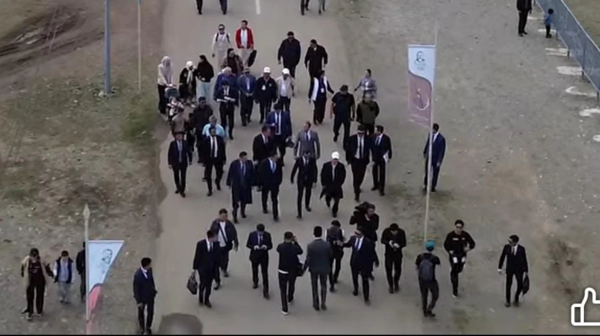 «Қоршауда қалған жоқ»: Әшімбаевтың баспасөз хатшысы Абай тойындағы жағдайға қатысты видео жариялады