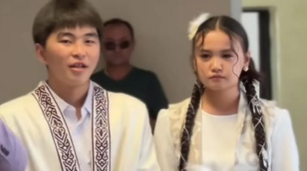 «Екеуі де бөпе ғой»: 2007 жылғы жас жұбайлардың тойы қызу талқыға түсті