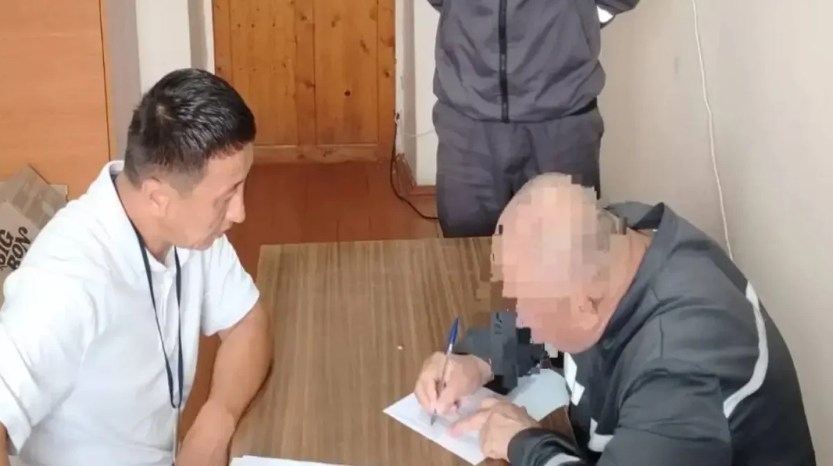 «Әке-шешем көп ішетін»: 53 жастағы азамат алғаш рет партаға отырды