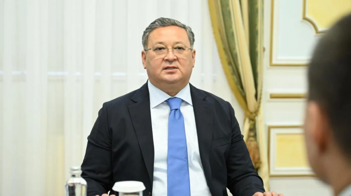 «Қамауға алынды» делінген Мұрат Нұртілеудің жұмыс сәтіндегі фотосы пайда болды