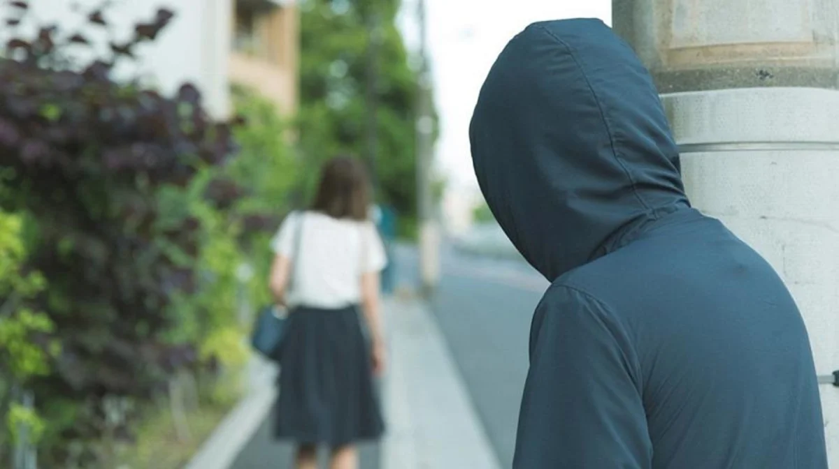 Алматыда ер адам бұрынғы әйелін соққыға жықты