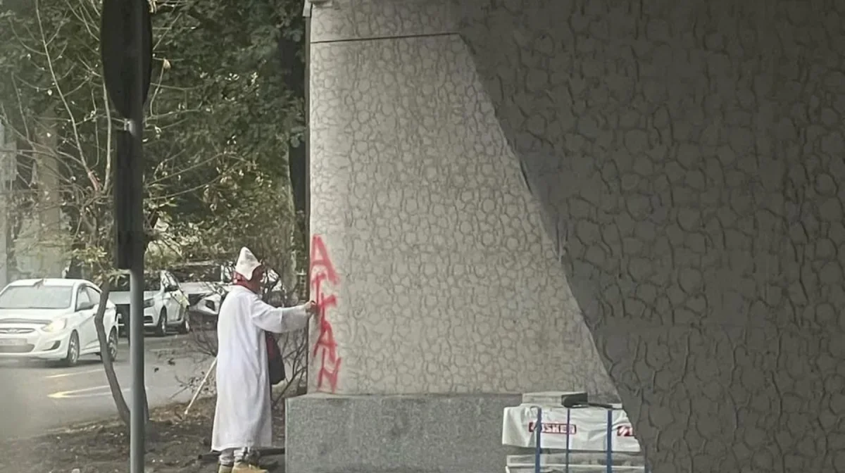 «Есі дұрыс па?»: Амантай қажы айыппұл арқалады