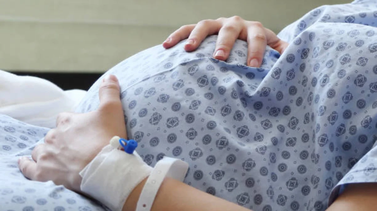 «Жеті айында білген»: Түркістан облысында жасөспірім қыз 71 жастағы атасынан жүкті болған