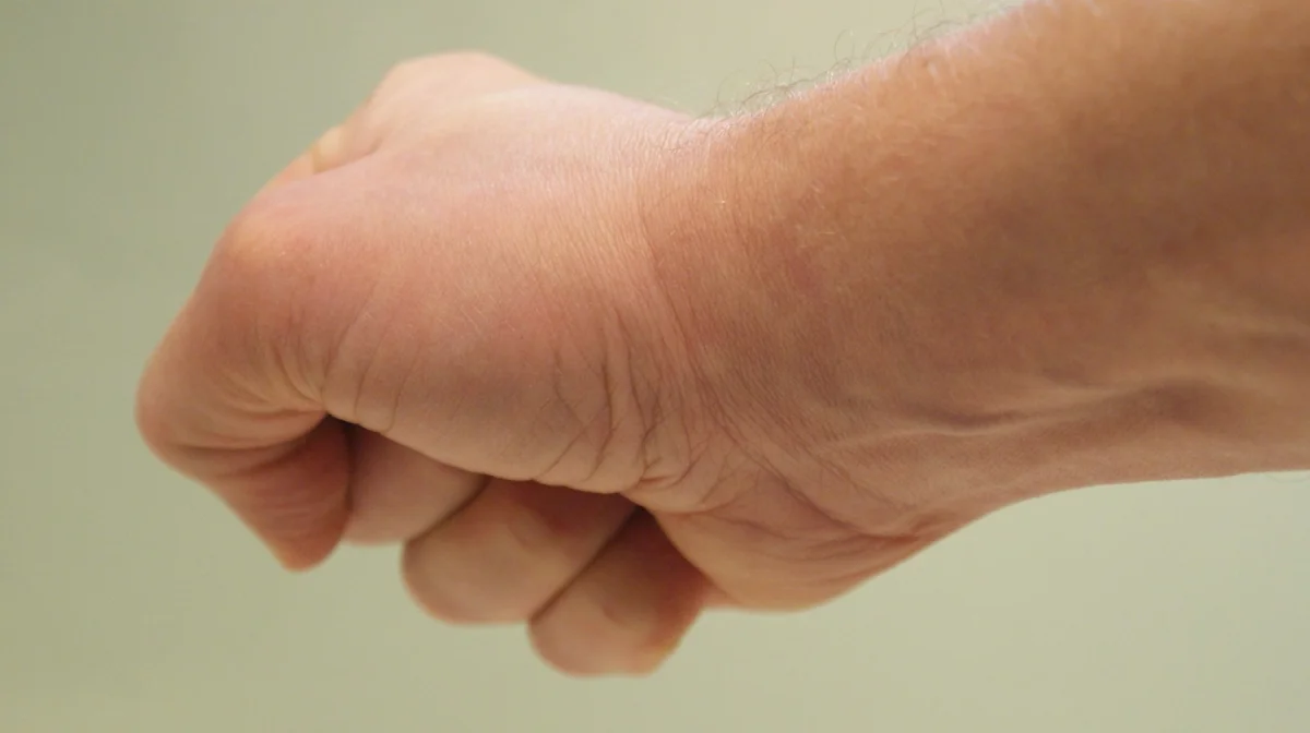 «Били по очереди»: в Туркестане школьника забили насмерть