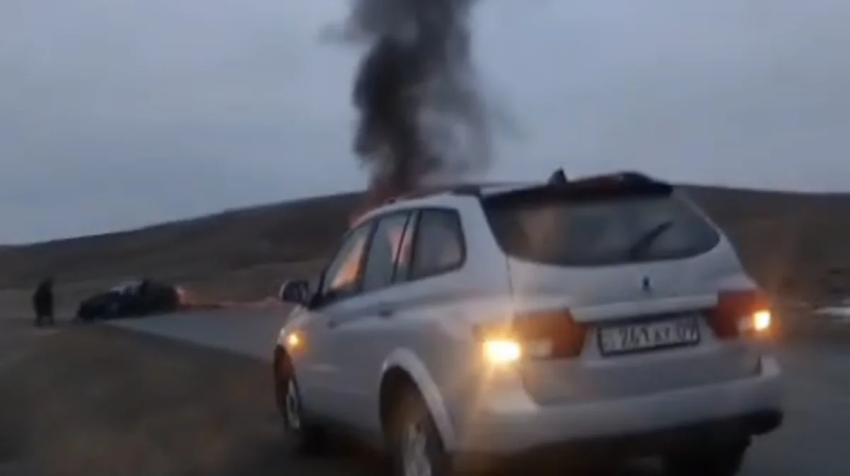 Смертельное ДТП под Карагандой: инкассаторская машина «Казпочты» сгорела вместе с деньгами