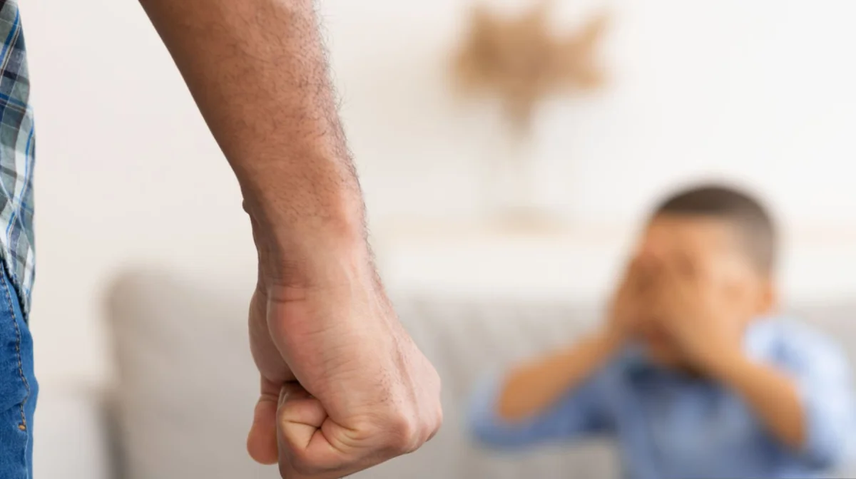 Отчима осудили за истязание трёх детей в Жамбылской области