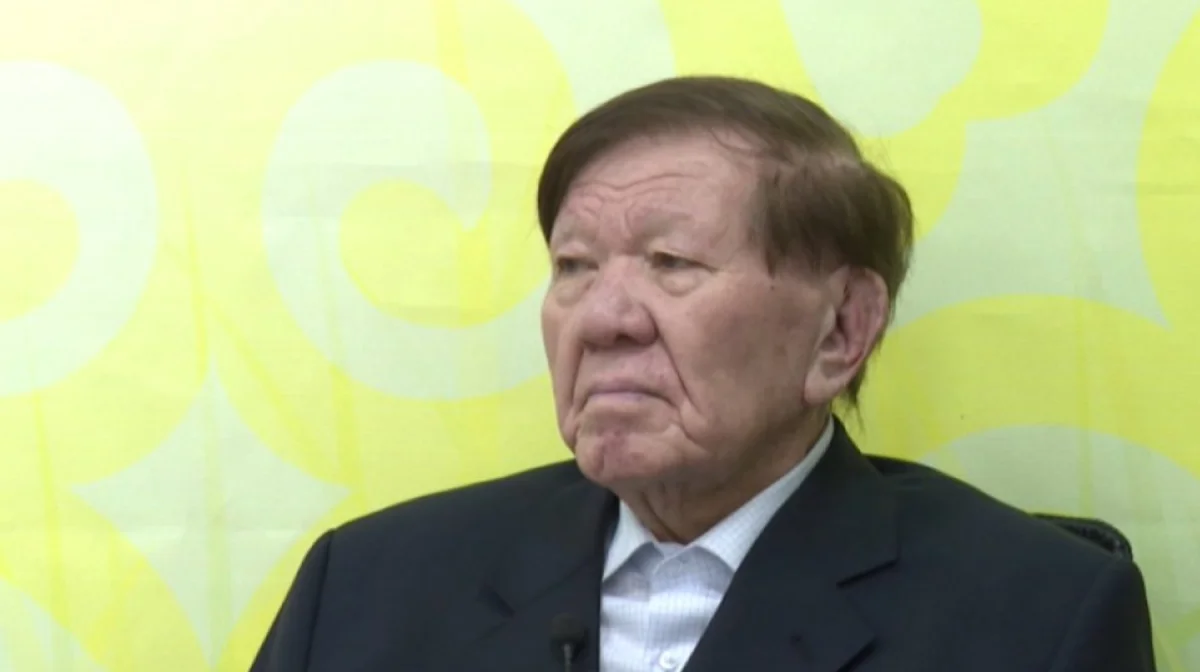 «93 жасқа келгенде өлемін»: Мұхтар Шаханов көріпкелдің сөзіне сенетінін айтты