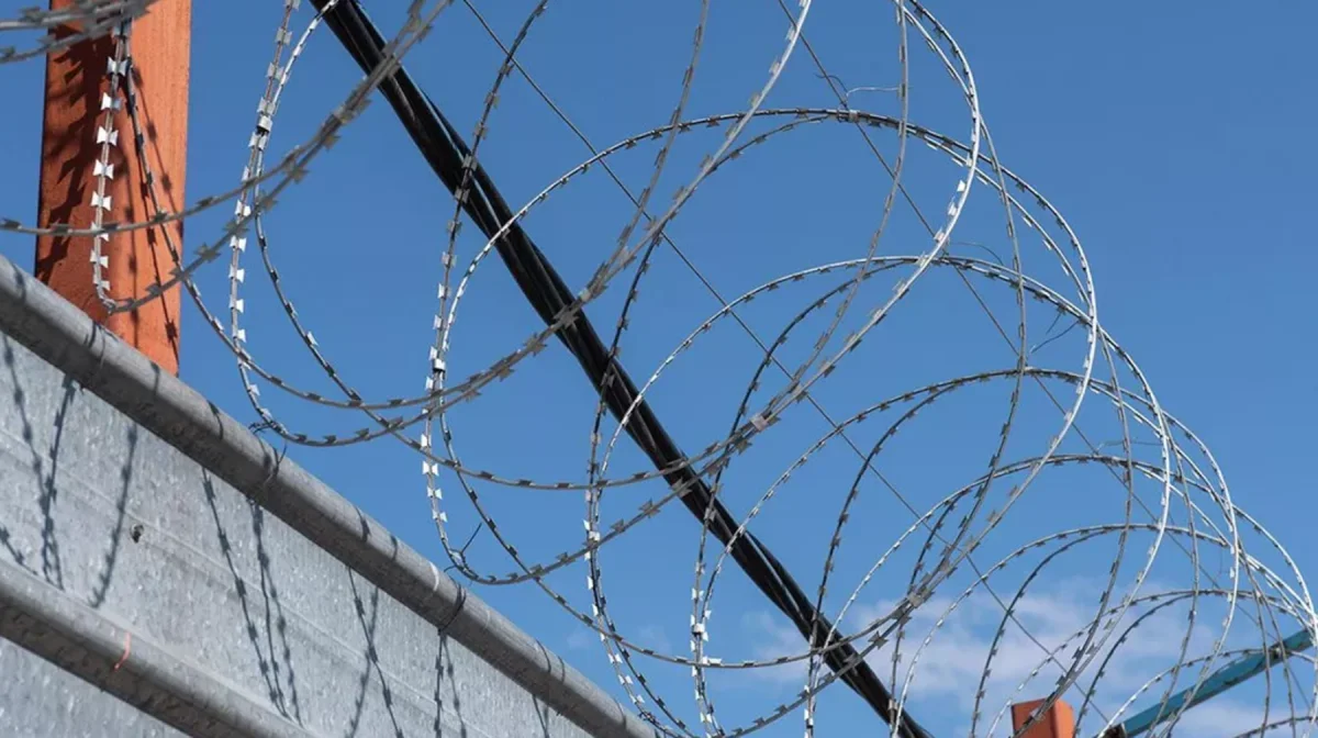 "Зорладың, арыз жазамын": бопсалаумен айналысқан қылмыстық топ сотталды