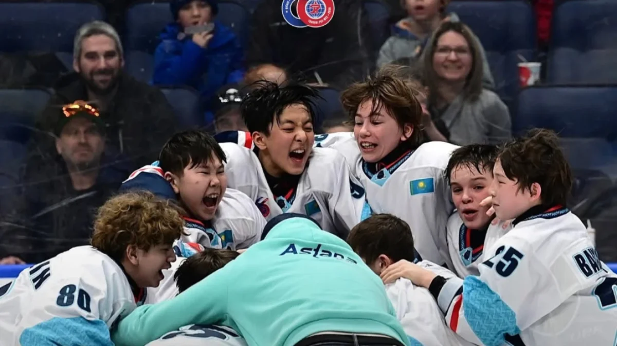 Президент балалар хоккей командасын тарихи жеңісімен құттықтады