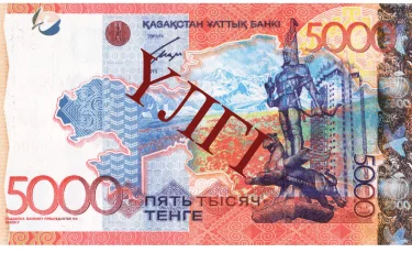 Нацбанк продлил срок параллельного обращения банкнот номиналом 5 000 тенге
