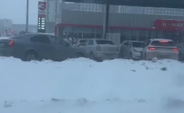 Ажиотаж на столичных заправках обсуждают горожане
