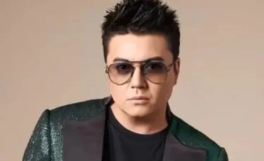 Домогался подростка: Алмаса Кишкенбаева арестовали на 15 суток