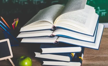 Из-за переписывания школьных учебников госбюджет потерял 16 миллиардов тенге