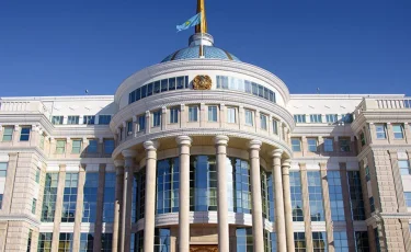 Глава государства выразил соболезнования родным и близким Дулата Исабекова